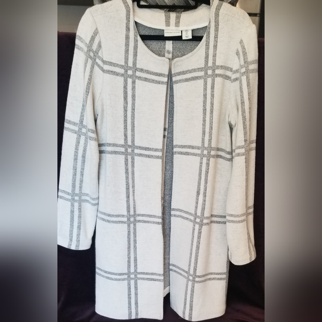 Adrienne Vittadini Light Gray Checkered Blazer.45% Laine,44% Viscose,11% Polyest